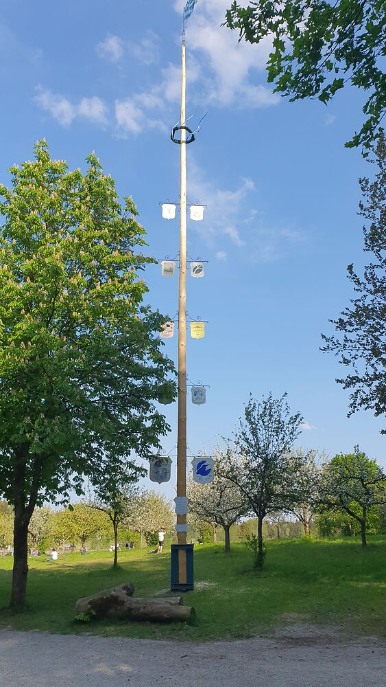 01.05.2026: Maibaumaufstellen am Jexhof mit BRUCKER LAND